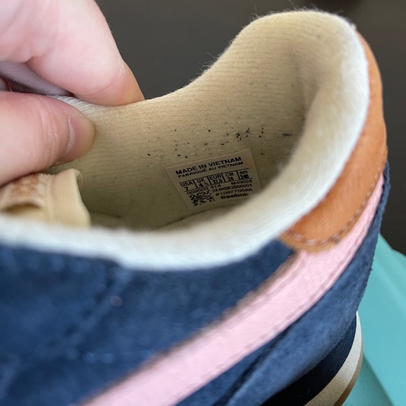 Navy Blue Reebok Classic Trainers (SIZE US W7) - Picture 2 of 7